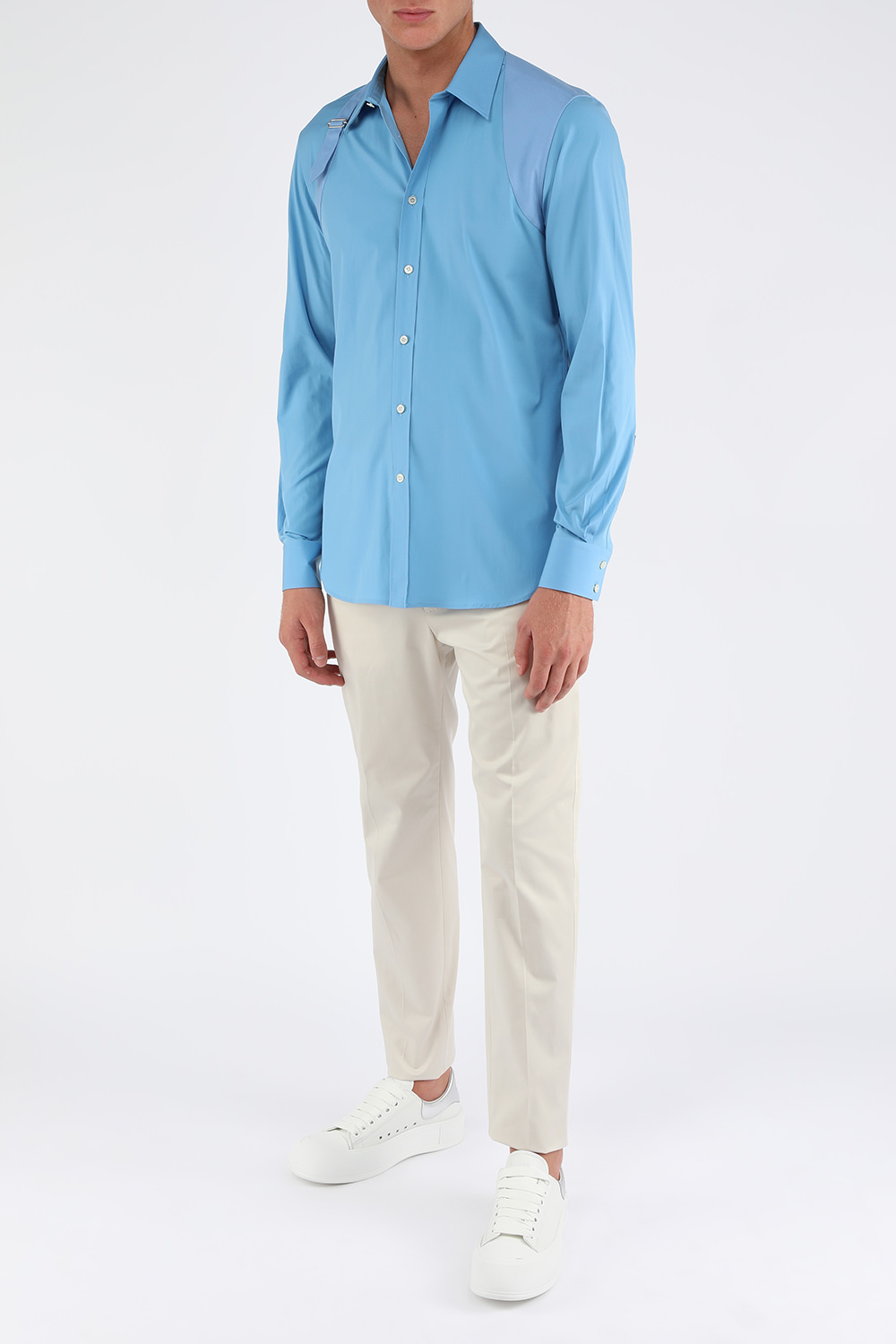 חולצה מכופרת כחולה עם רצועה בעלת אבזם